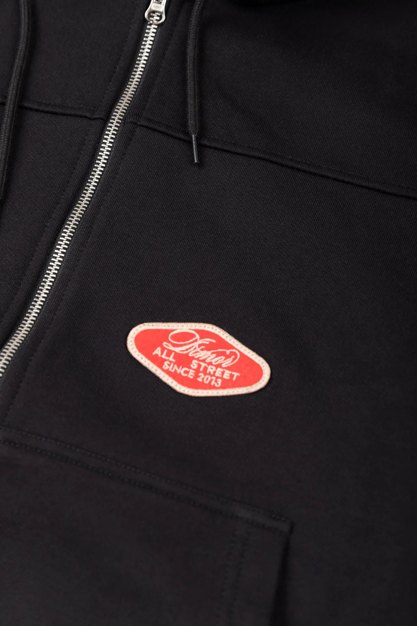 POLERA/HOODIE CON CIERRE ZIPPER