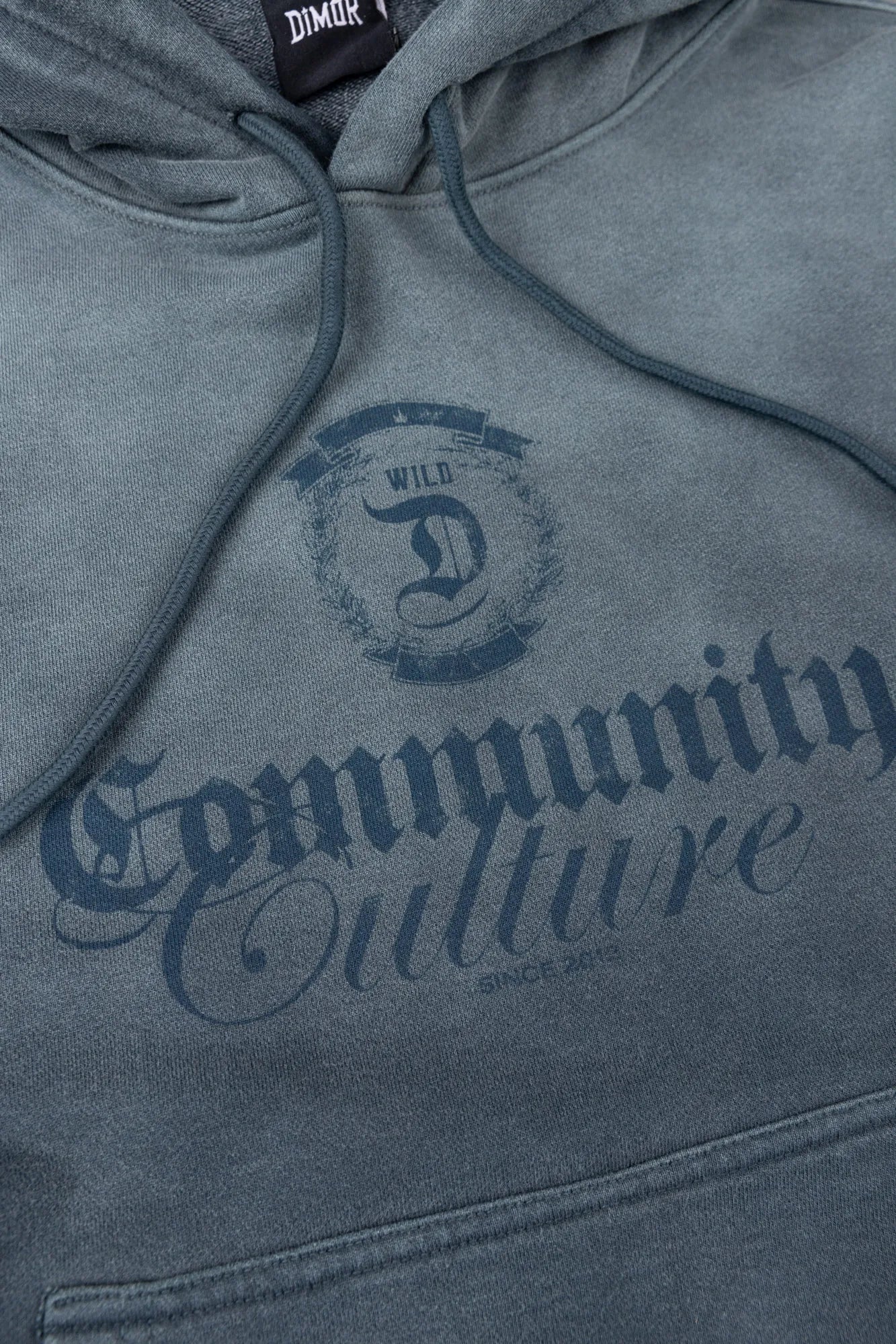 POLERA CON CAPUCHA SHADOW