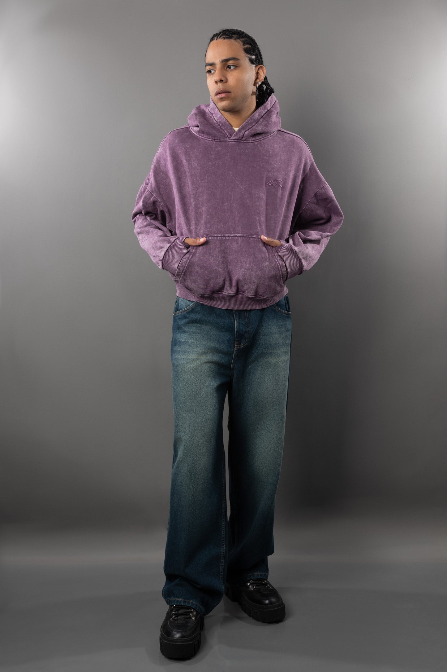 POLERA CON CAPUCHA TORNIQUET