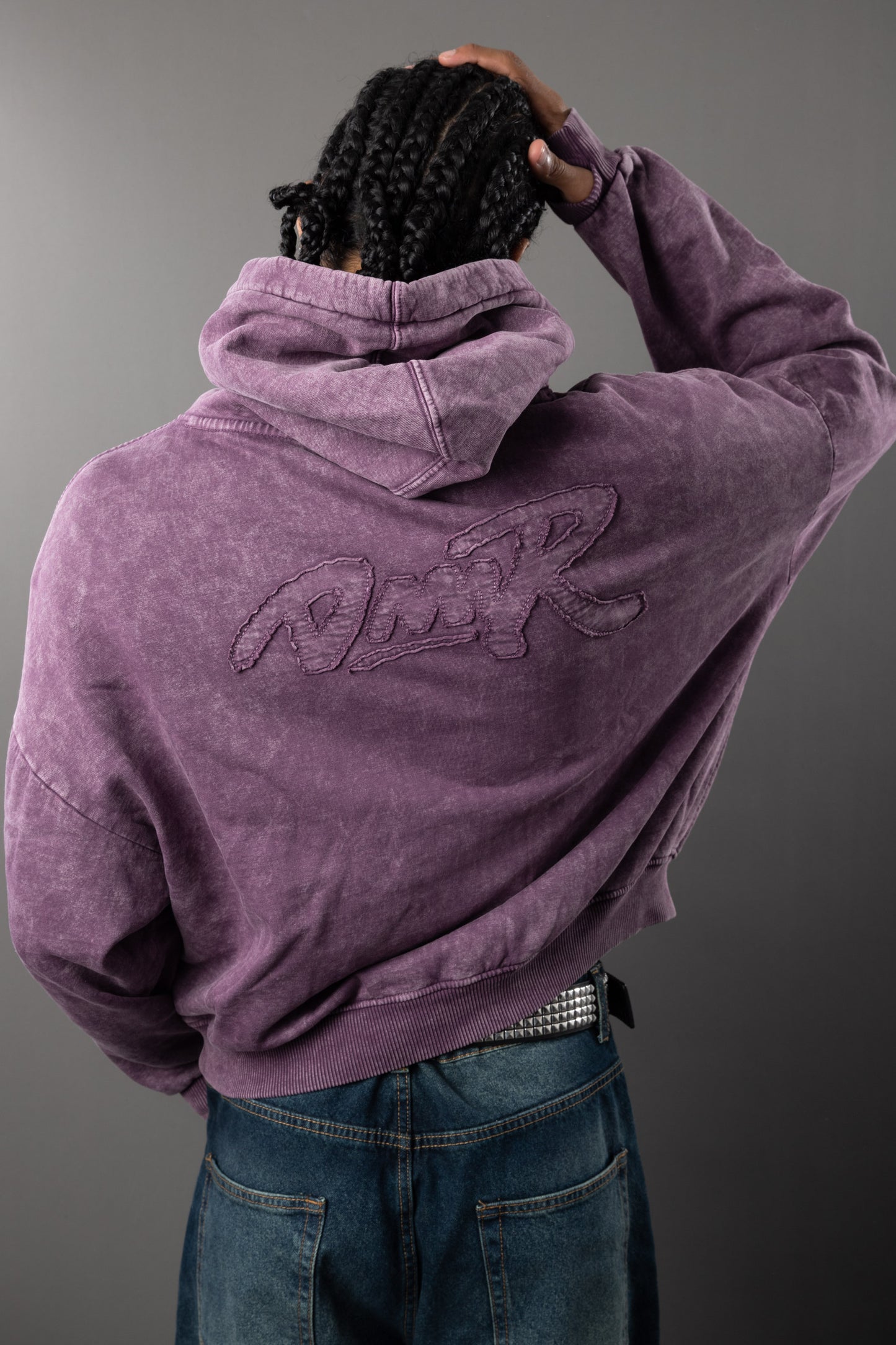 POLERA CON CAPUCHA TORNIQUET