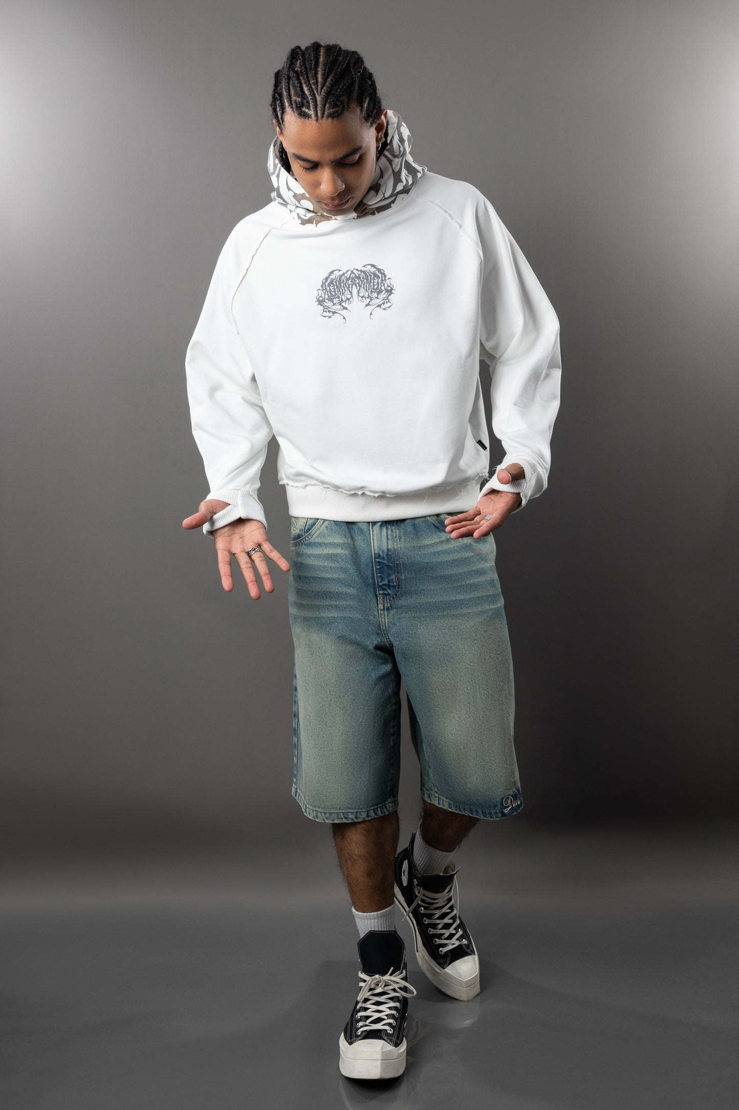 POLERA CON CAPUCHA LOCOTE