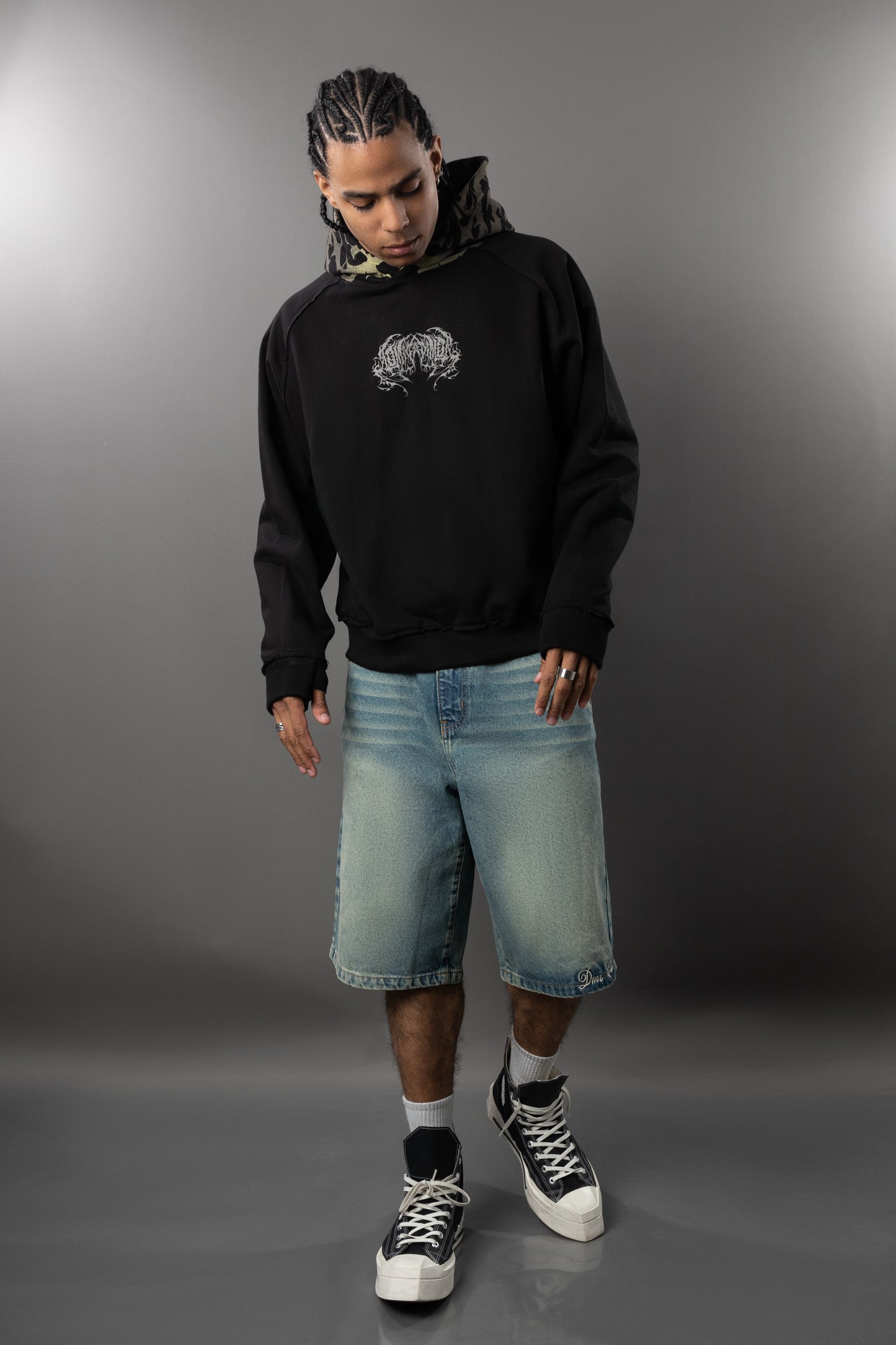POLERA CON CAPUCHA LOCOTE