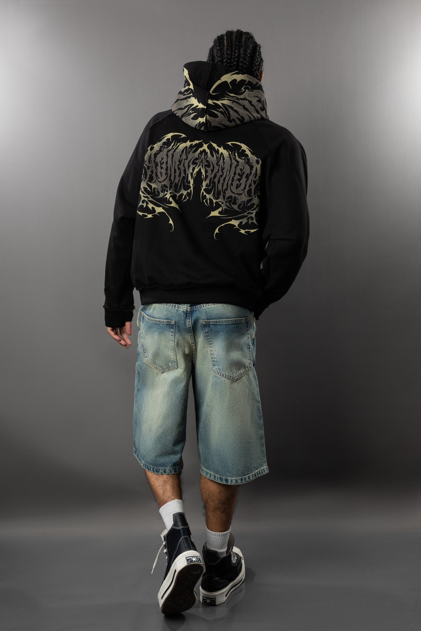 POLERA CON CAPUCHA LOCOTE