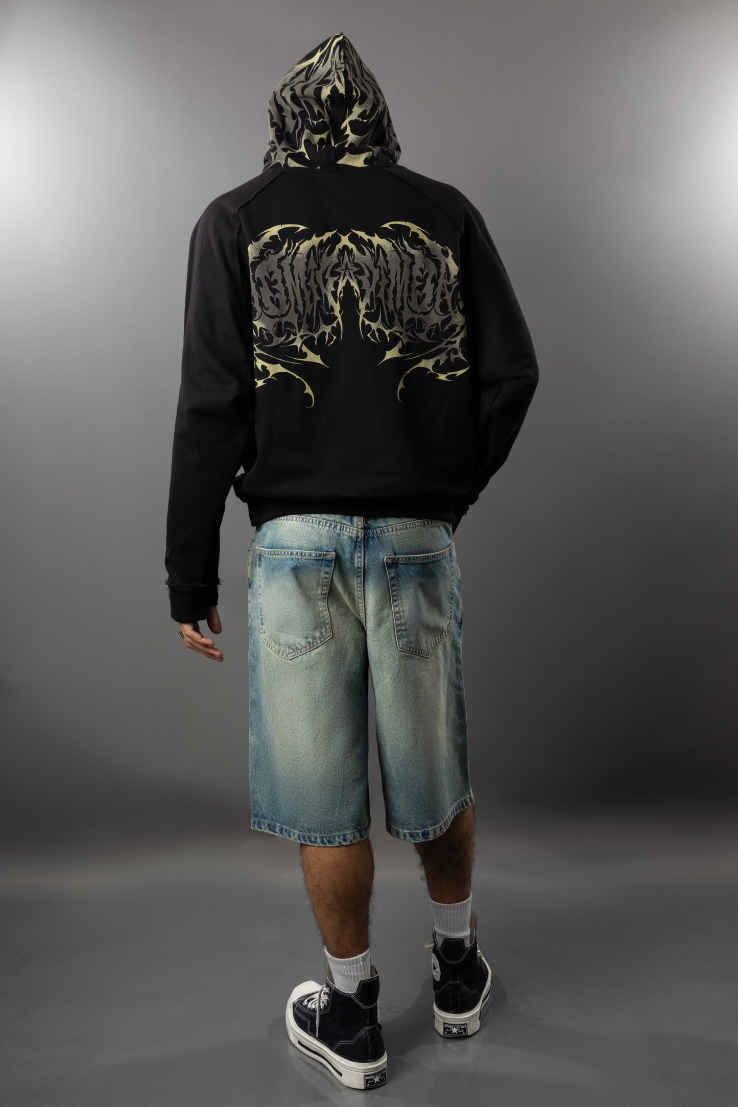 POLERA CON CAPUCHA LOCOTE