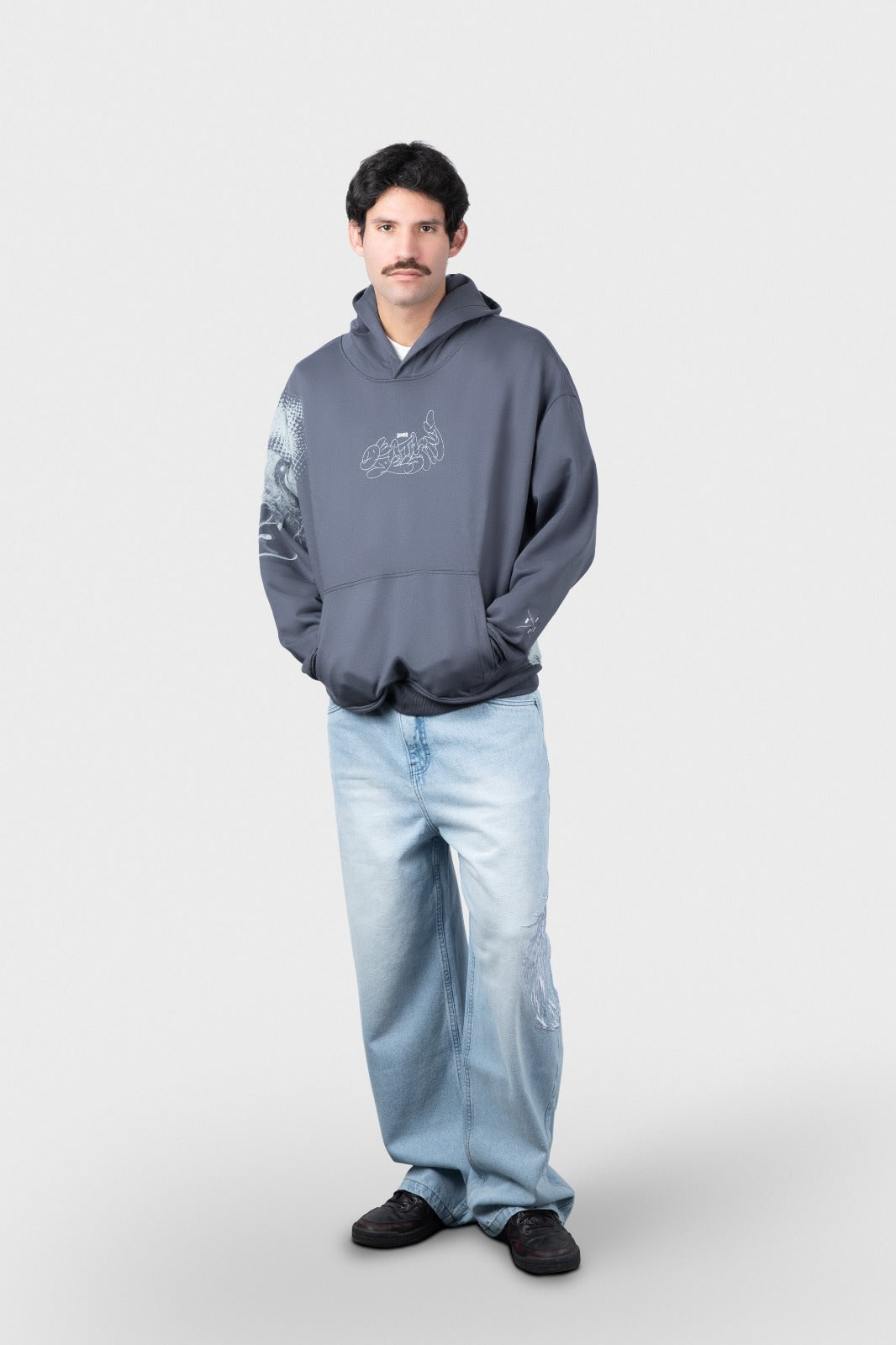 POLERA CON CAPUCHA LEE