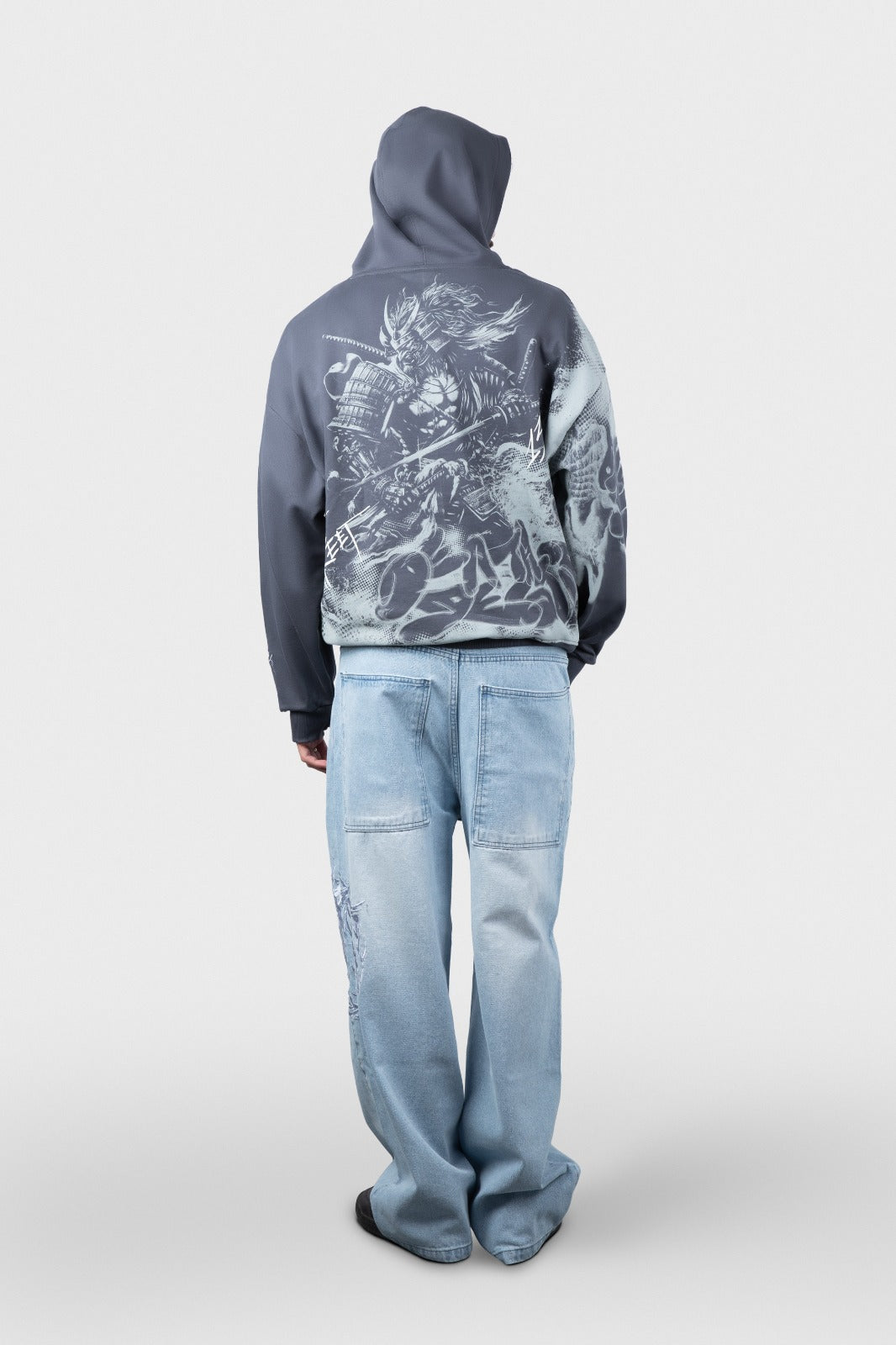 POLERA CON CAPUCHA LEE