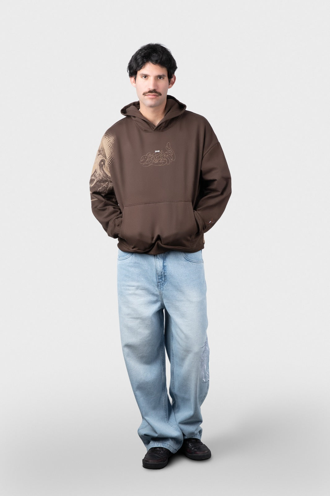 POLERA CON CAPUCHA LEE